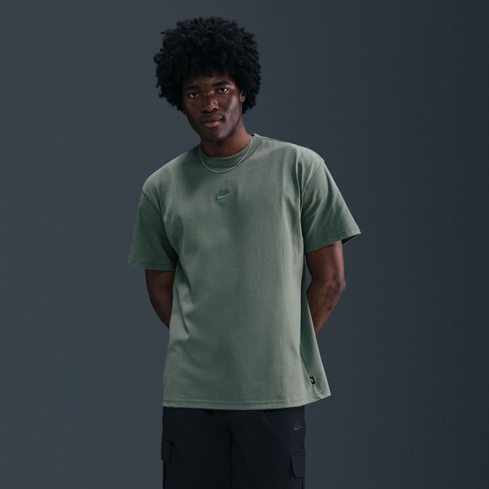 Sportswear Premium Essentials