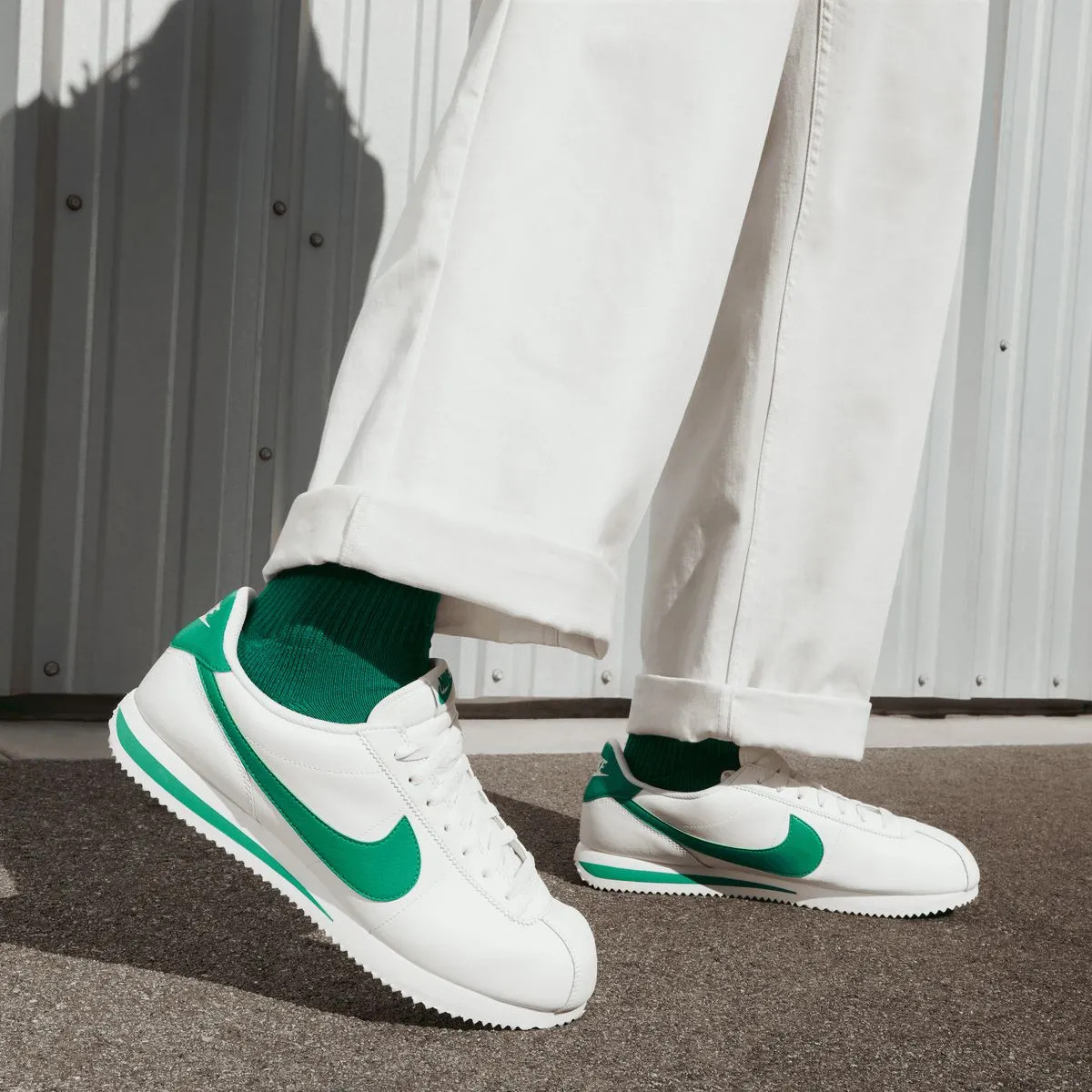 deportivas nike cortez blancas y verdes